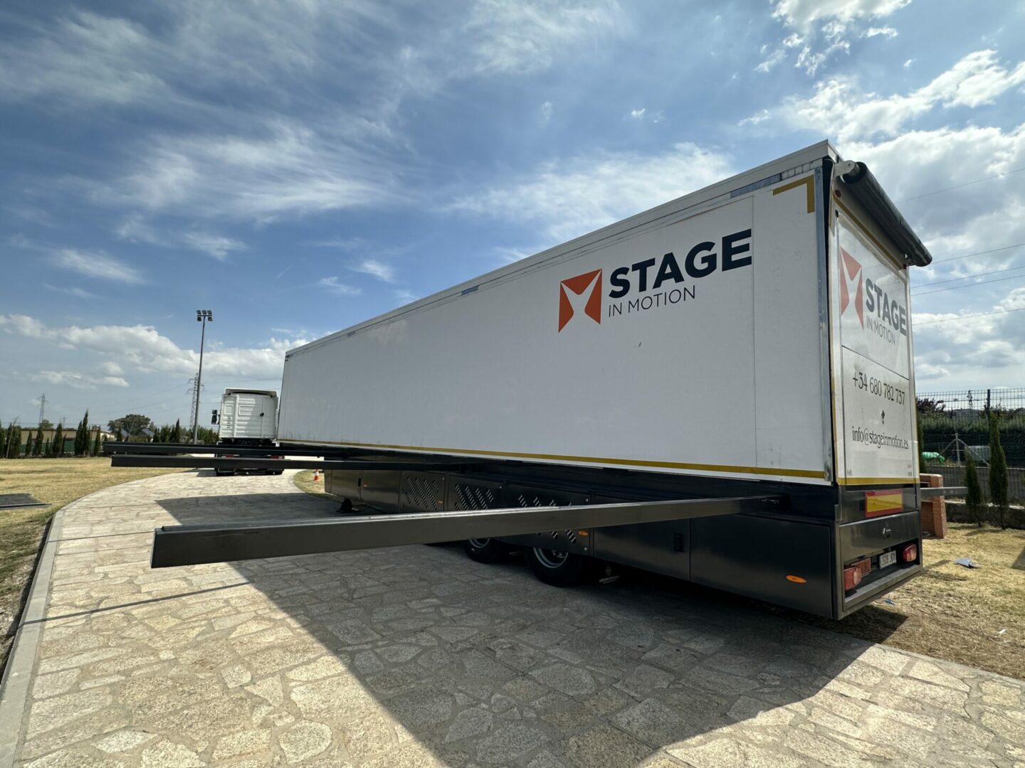 Stage in motion 118