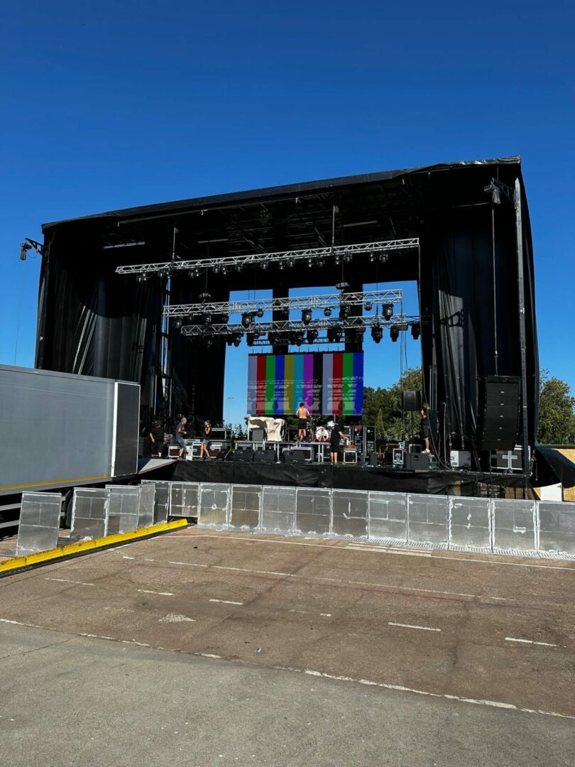 Stage in motion 4